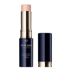 Cle De Peau concealer in Beige